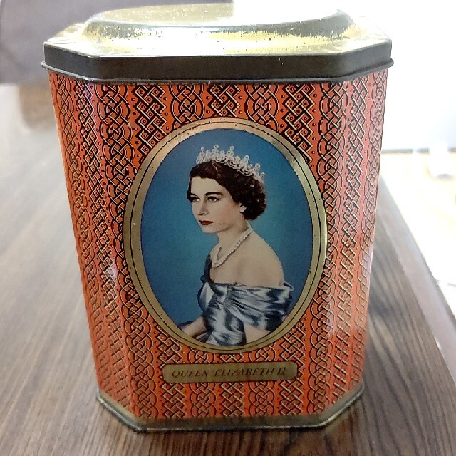 エリザベス女王　戴冠式(1953年)記念缶 エンタメ/ホビーの美術品/アンティーク(その他)の商品写真