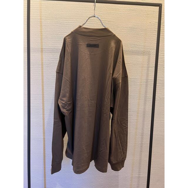 FEAR OF GOD(フィアオブゴッド)のFOG ESSENTIALS  モックネック　ロゴ　カットソー　ロンTシャツ メンズのトップス(Tシャツ/カットソー(七分/長袖))の商品写真