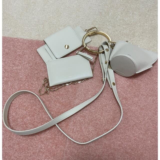 Ameri VINTAGE(アメリヴィンテージ)のOSOI BANGLERING マルチケースミニバッグ レディースのバッグ(ショルダーバッグ)の商品写真