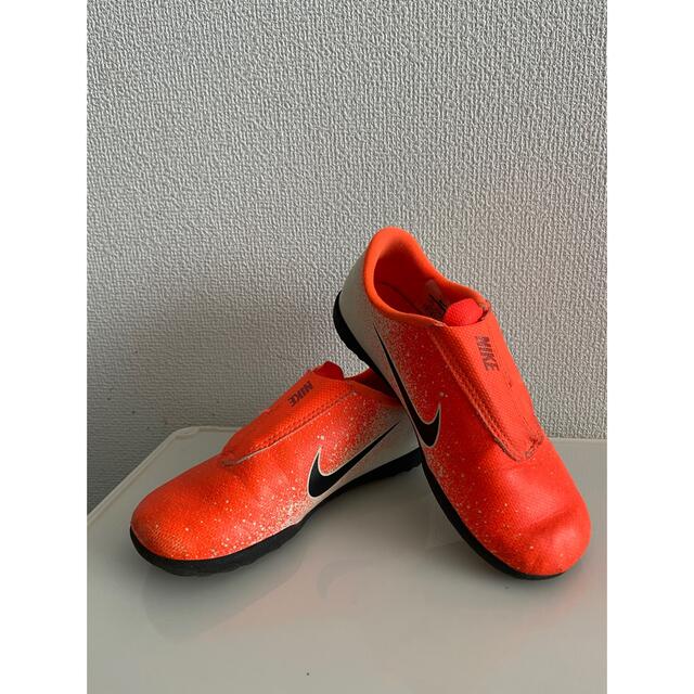 NIKE(ナイキ)のサッカーシューズ　スパイク　18cm スポーツ/アウトドアのサッカー/フットサル(シューズ)の商品写真