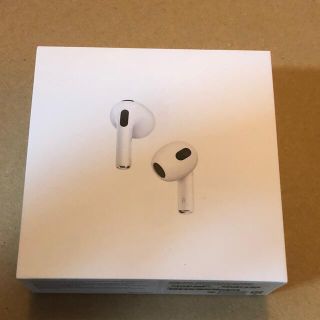 アップル Lightning充電ケース付き AirPods 第3世代(ヘッドフォン/イヤフォン)