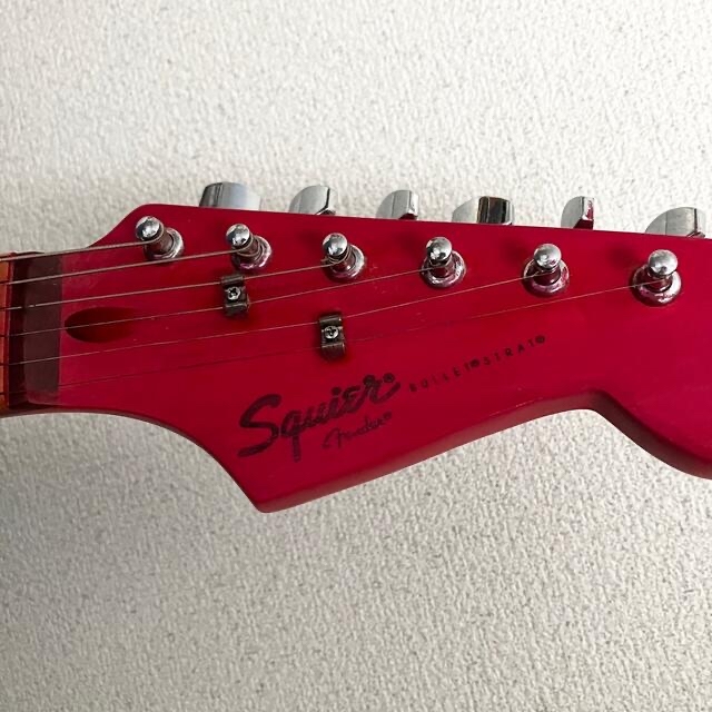 Squier ガーリーロックギター風