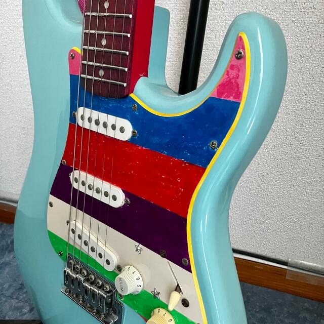 Squier ガーリーロックギター風