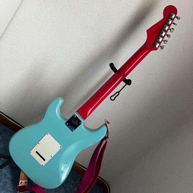 Squier ガーリーロックギター風