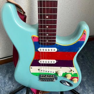 Squier ガーリーロックギター風