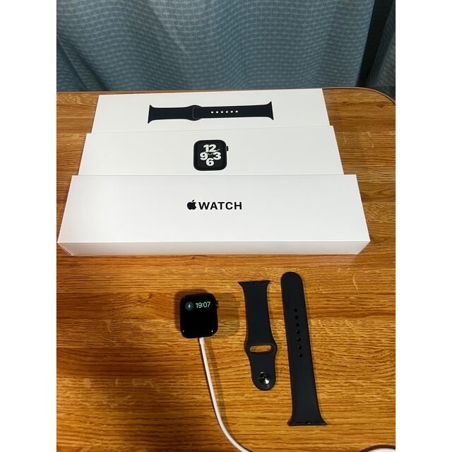 Apple Watch SE(GPSモデル)- 40mm スペースグレイ