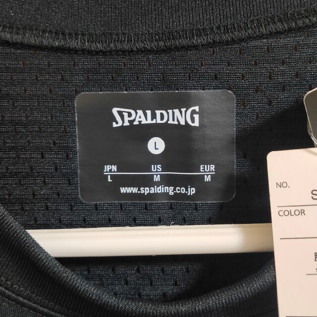 SPALDING(スポルディング)の【新品未使用】スポルディング バスケットボール Tシャツ 黒 Lサイズ スポーツ/アウトドアのスポーツ/アウトドア その他(バスケットボール)の商品写真