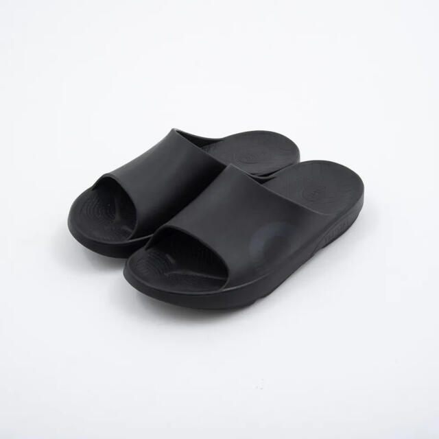 OOFOS(ウーフォス)のTENTIAL RECOVERY SANDAL Relax/Slide メンズの靴/シューズ(サンダル)の商品写真