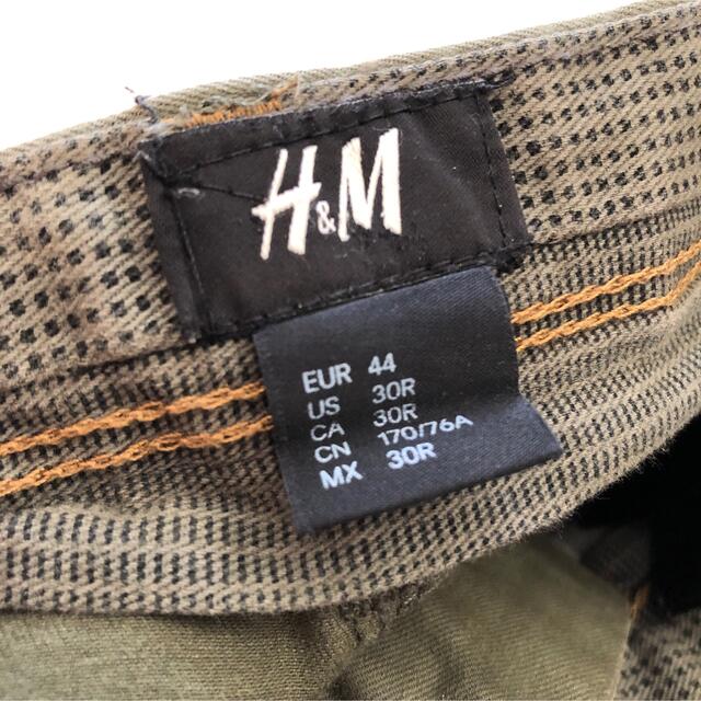 H&M(エイチアンドエム)のH&M スキニー　SLIM FIT チノパン と ネイビー　カーキ 2本まとめて メンズのパンツ(チノパン)の商品写真