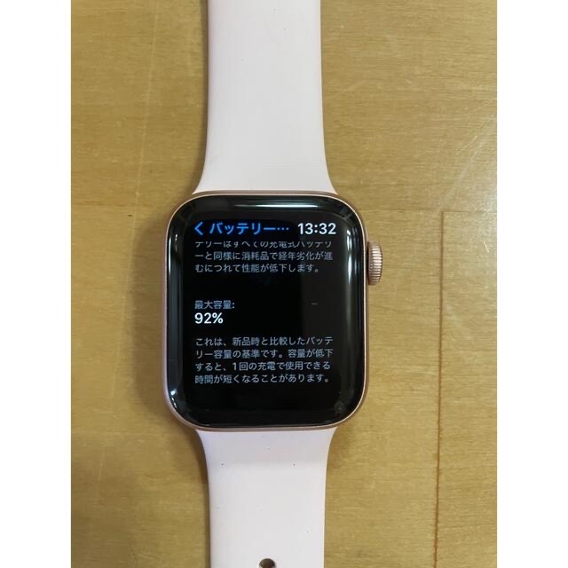 アップルウォッチ　SE ゴールドファッション小物