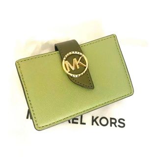 マイケルコース(Michael Kors)のマイケルコース アコーディオンカードケース エクストラスモールグリーン系(名刺入れ/定期入れ)