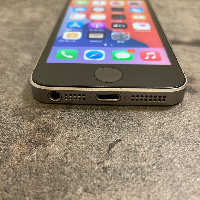 97657T iPhone SE 16GB グレー　SIMフリー　品