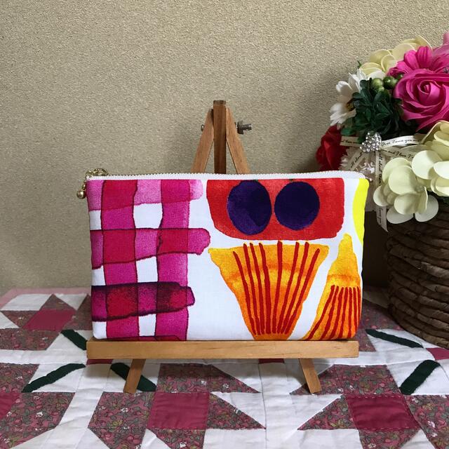 marimekko(マリメッコ)の【廃盤稀少】マリメッコ  生地　ハンドメイド　ケサトリ　レッド　2㌢マチ付ポーチ ハンドメイドのファッション小物(ポーチ)の商品写真