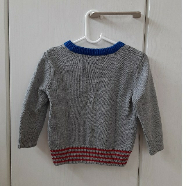 babyGAP(ベビーギャップ)のbabyGAP　ニット　80㎝　サメ柄 キッズ/ベビー/マタニティのベビー服(~85cm)(ニット/セーター)の商品写真