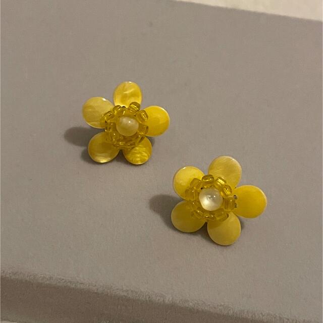 flower(フラワー)の【SALE】フラワー　ピアス　ビーズ　花 ハンドメイドのアクセサリー(ピアス)の商品写真