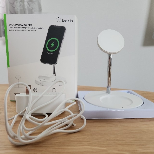 Belkin BOOST CHARGE PRO 2in1スマホ/家電/カメラ