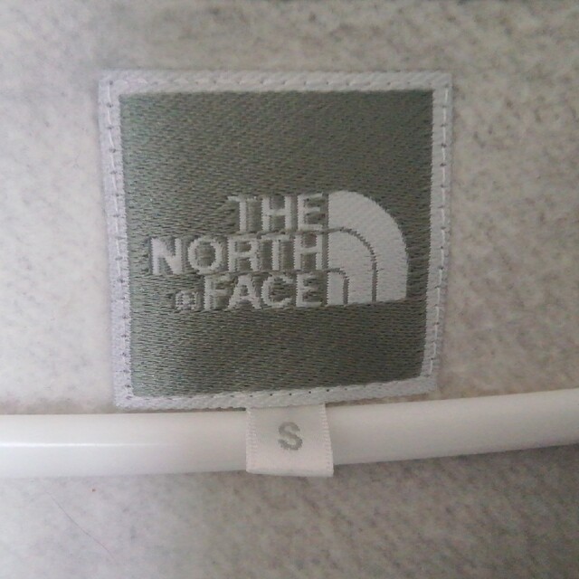 THE NORTH FACE(ザノースフェイス)のTHE NORTH FACE　パーカー　グレー　レディースSサイズ レディースのトップス(パーカー)の商品写真