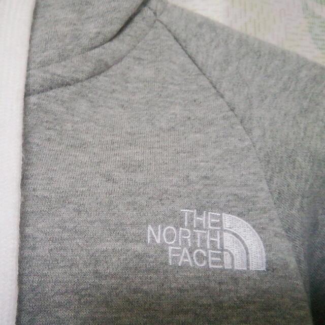 THE NORTH FACE(ザノースフェイス)のTHE NORTH FACE　パーカー　グレー　レディースSサイズ レディースのトップス(パーカー)の商品写真