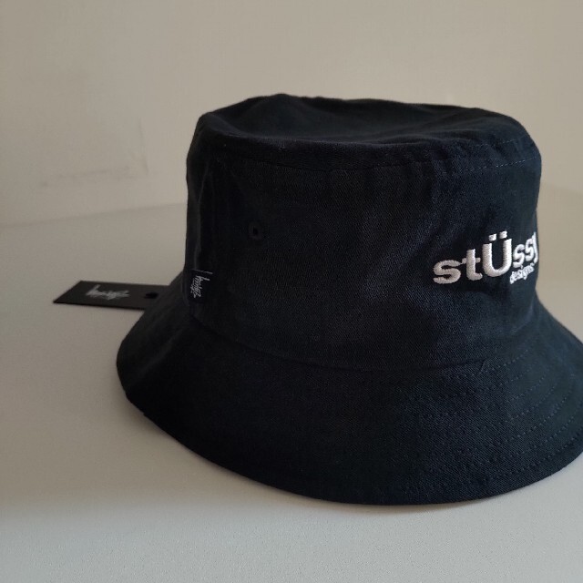 STUSSY(ステューシー)のSTUSSY バケットハット ブラック ビッグユー 新品未使用 レディースの帽子(ハット)の商品写真