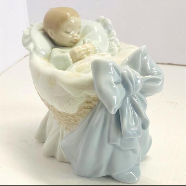 リヤドロ LLADRO 6976 スイートベイビー 男の子