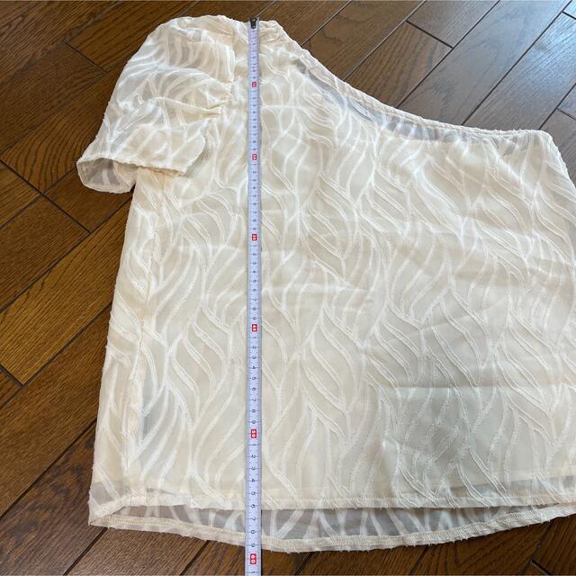 【新品】【未使用】【美品】SHEIN ワンショルダー　パフスリーブ　ブラウス レディースのトップス(カットソー(半袖/袖なし))の商品写真