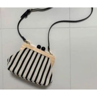 ザラ(ZARA)のZARA がま口ショルダーバッグ黒ボーダー　美品(ショルダーバッグ)