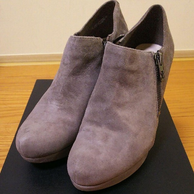 Clarks(クラークス)のClarks Amos Kendra UK3 1/2 レディースの靴/シューズ(ブーツ)の商品写真