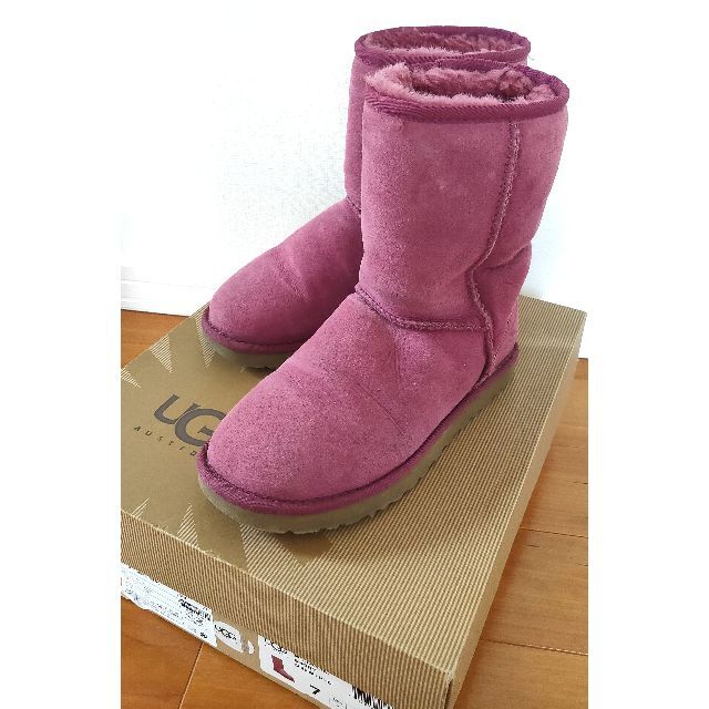 【ほぼ未使用】UGG W CLASSIC SHORT PMG濃いピンク 24cm