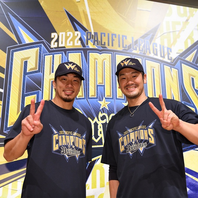 オリックス・バファローズ(オリックスバファローズ)のBuffaloes2022パ・リーグ優勝記念Tシャツ スポーツ/アウトドアの野球(記念品/関連グッズ)の商品写真