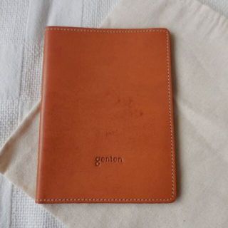 ゲンテン(genten)の廃盤 美品 genten ゲンテン アマーノ パスポートケース ヌメベージュ(旅行用品)