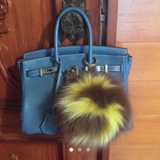 フェンディ(FENDI)の最後の一点再入荷！大人気イニシャルファーチャーム！バッグチャーム！ファーチャーム(バッグチャーム)