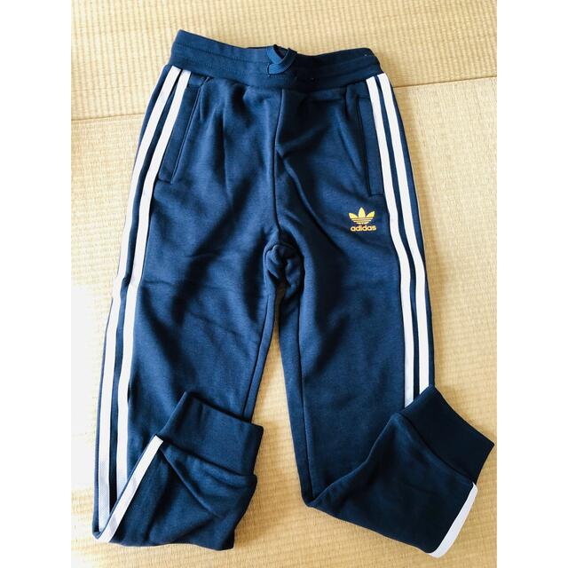 adidas(アディダス)のadidas ジャージ上下セットアップ　130cm 新品 キッズ/ベビー/マタニティのキッズ服女の子用(90cm~)(ジャケット/上着)の商品写真