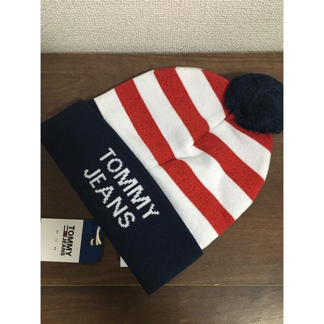 TOMMY HILFIGER(トミーヒルフィガー)の【新品】TOMMY JEANS トミージーンズ　星条旗カラー　ニットキャップ レディースの帽子(ニット帽/ビーニー)の商品写真