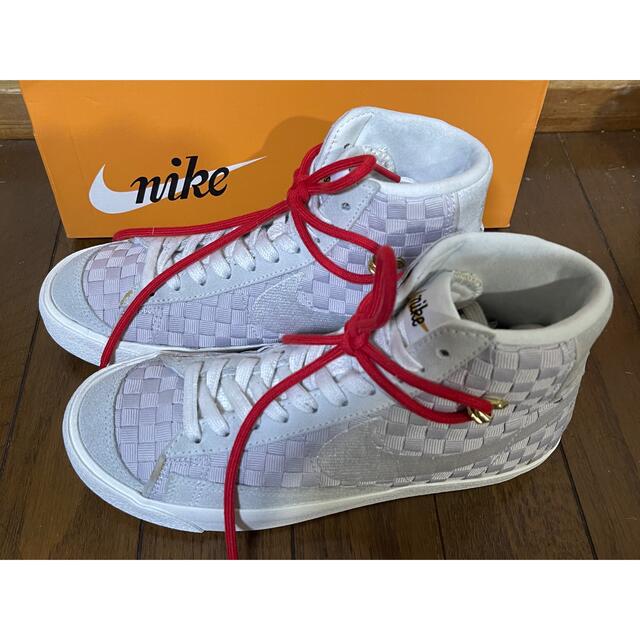 NIKE(ナイキ)のNIKE WMNS BLAZER MID 77 "SASHIKO" 23.5cm レディースの靴/シューズ(スニーカー)の商品写真