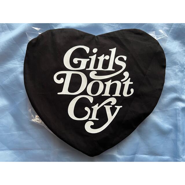★新品・送料込★Girls Don't Cry クッション ブラック 黒