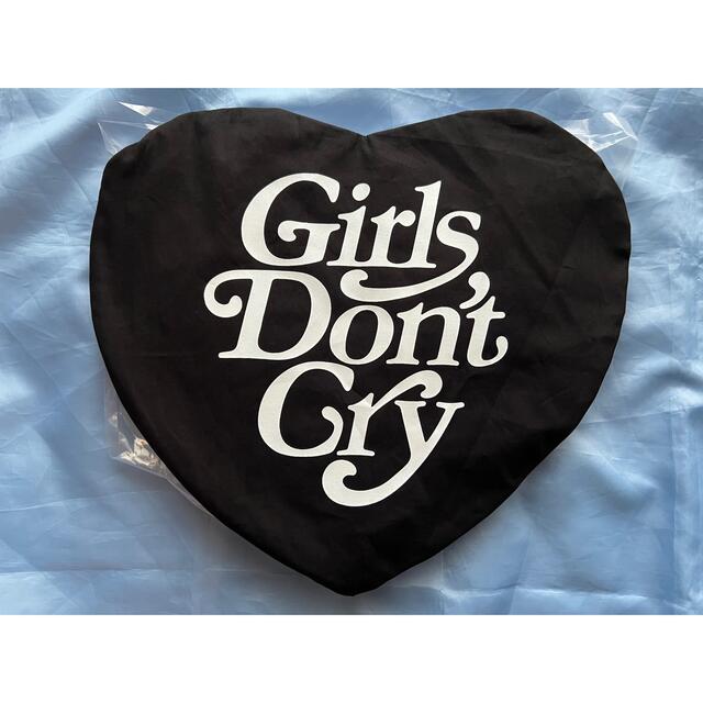 GDC(ジーディーシー)の★新品・送料込★Girls Don't Cry クッション ブラック 黒 インテリア/住まい/日用品のインテリア小物(クッション)の商品写真