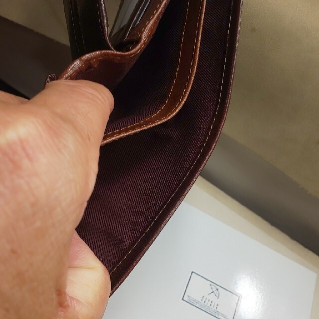 Arnold Palmer(アーノルドパーマー)の新品未使用、タグ箱付き、ARNDLDPRLMER、牛本革(オールイタリアンレザー メンズのファッション小物(折り財布)の商品写真