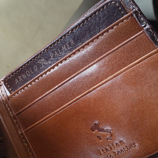 Arnold Palmer(アーノルドパーマー)の新品未使用、タグ箱付き、ARNDLDPRLMER、牛本革(オールイタリアンレザー メンズのファッション小物(折り財布)の商品写真