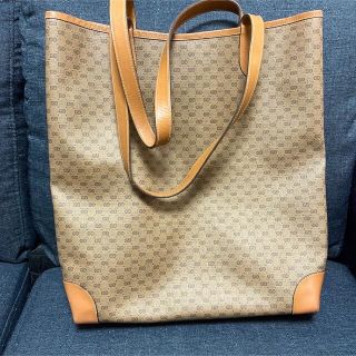 Gucci - 極美品 GUCCI グッチ GG柄 トートバッグ A4サイズ収納可能の