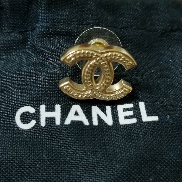 CHANEL(シャネル)のCHANELゴールドピアス　片耳 レディースのアクセサリー(ピアス)の商品写真