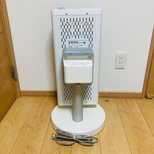 DAIKIN(ダイキン)のDAIKIN ダイキン セラムヒート ERFT11VS-W 遠赤外線暖房機 スマホ/家電/カメラの冷暖房/空調(電気ヒーター)の商品写真