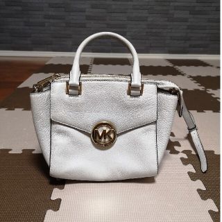 マイケルコース(Michael Kors)のMICHAEL KORS ショルダーバッグ　白(ショルダーバッグ)