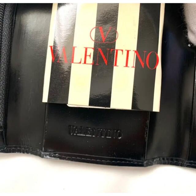 VALENTINO(ヴァレンティノ)のVALENTINO ヴァレンティノ　エナメル　パテントレザー　キーケース　黒 レディースのファッション小物(キーケース)の商品写真