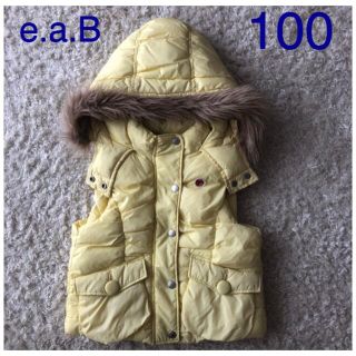 エーアーベー(e.a.B)のe.a.B 黄色のダウンベスト 100(ジャケット/上着)