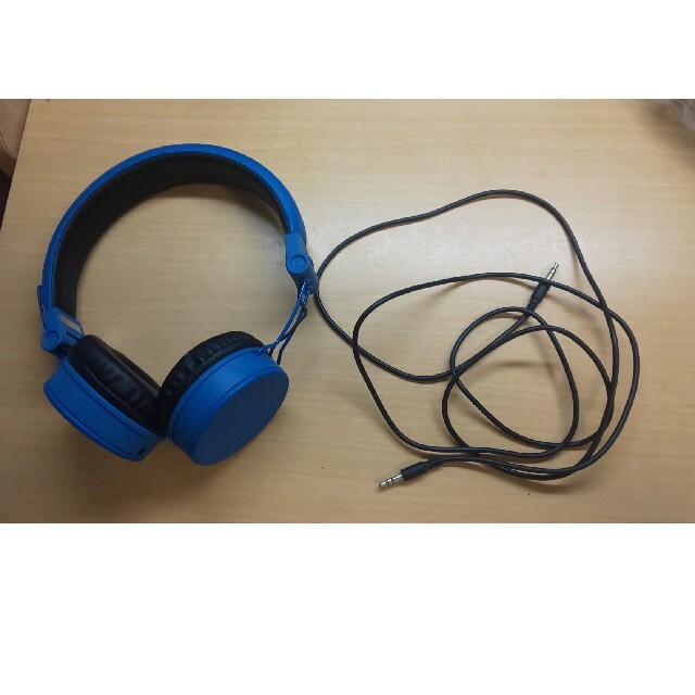 青いヘッドホン Bluetooth 充電器付 スマホ/家電/カメラのオーディオ機器(ヘッドフォン/イヤフォン)の商品写真
