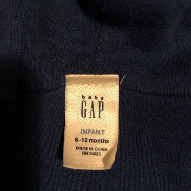 GAP(ギャップ)のGAP ニットパーカー　ベビー キッズ/ベビー/マタニティのベビー服(~85cm)(カーディガン/ボレロ)の商品写真