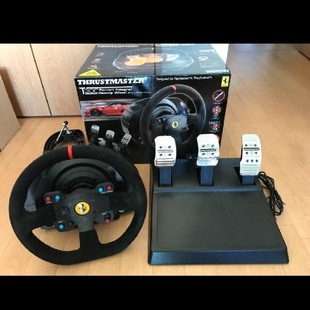 Thrustmaster T300RS Ferrari - 家庭用ゲーム機本体