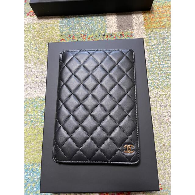 CHANEL(シャネル)のCHANEL シャネル タブレットカバー 新品未使用 スマホ/家電/カメラのPC/タブレット(その他)の商品写真