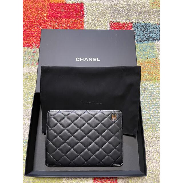 CHANEL(シャネル)のCHANEL シャネル タブレットカバー 新品未使用 スマホ/家電/カメラのPC/タブレット(その他)の商品写真