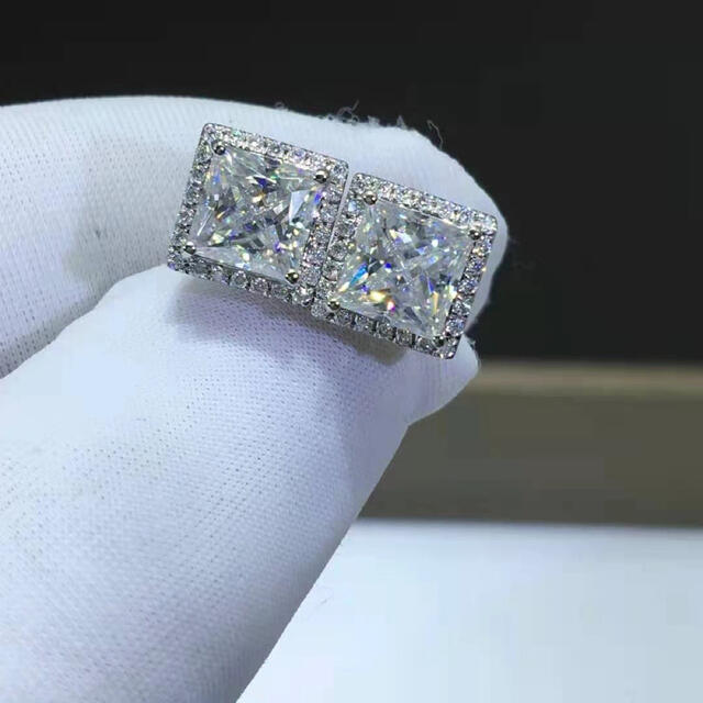 ファッション通販】 【newデザイン】輝く モアサナイト ピアス K18WG